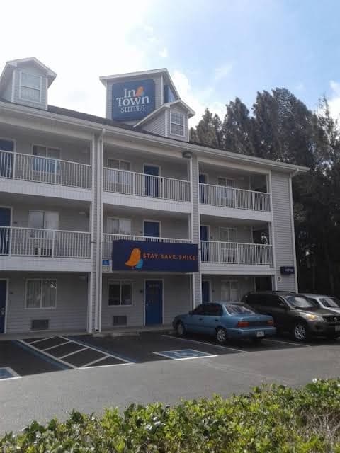 InTown Suites Extended Stay Clearwater FL, Aparthotel in South Highpoint