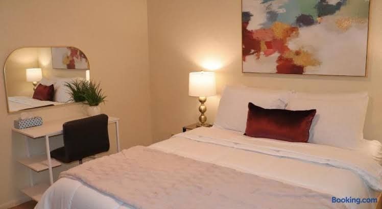 Traveler's Oasis 6 - Entire Place, Hotel in Las Quintas Fronterizas Colonia