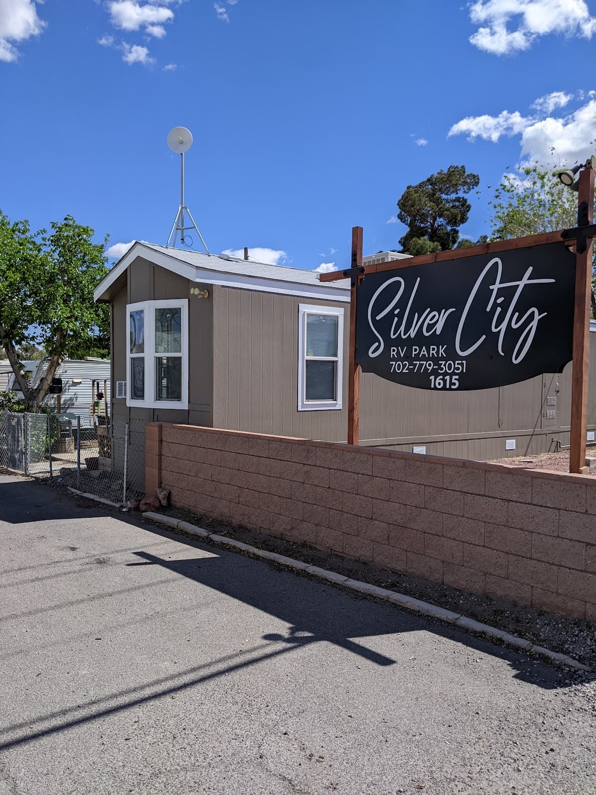 Silver City RV & MH Community, Caravan Park in Winchester