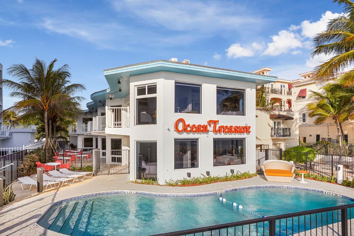 Ocean Treasure Beachside Suites, Hotel in Lauderdale-by-the-Sea