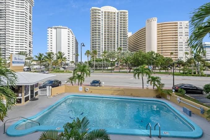 Sky Islands Beach Hotel, Hotel in Lauderdale-by-the-Sea