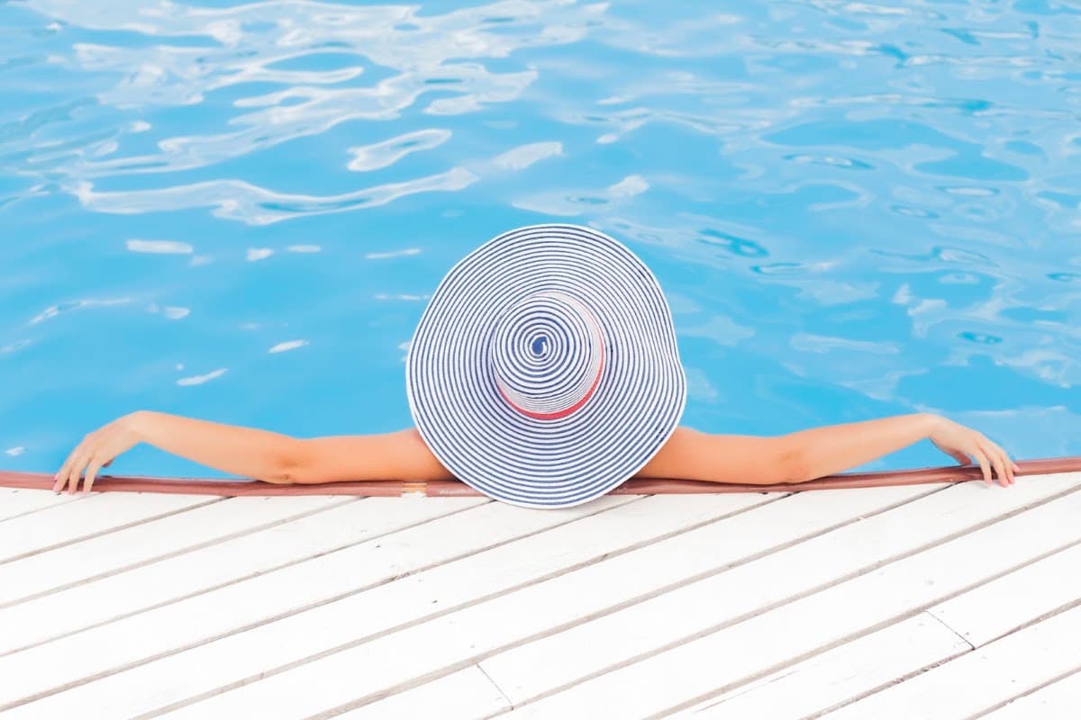 Compare Hotel Rates, Lodge in Springfield Gardens