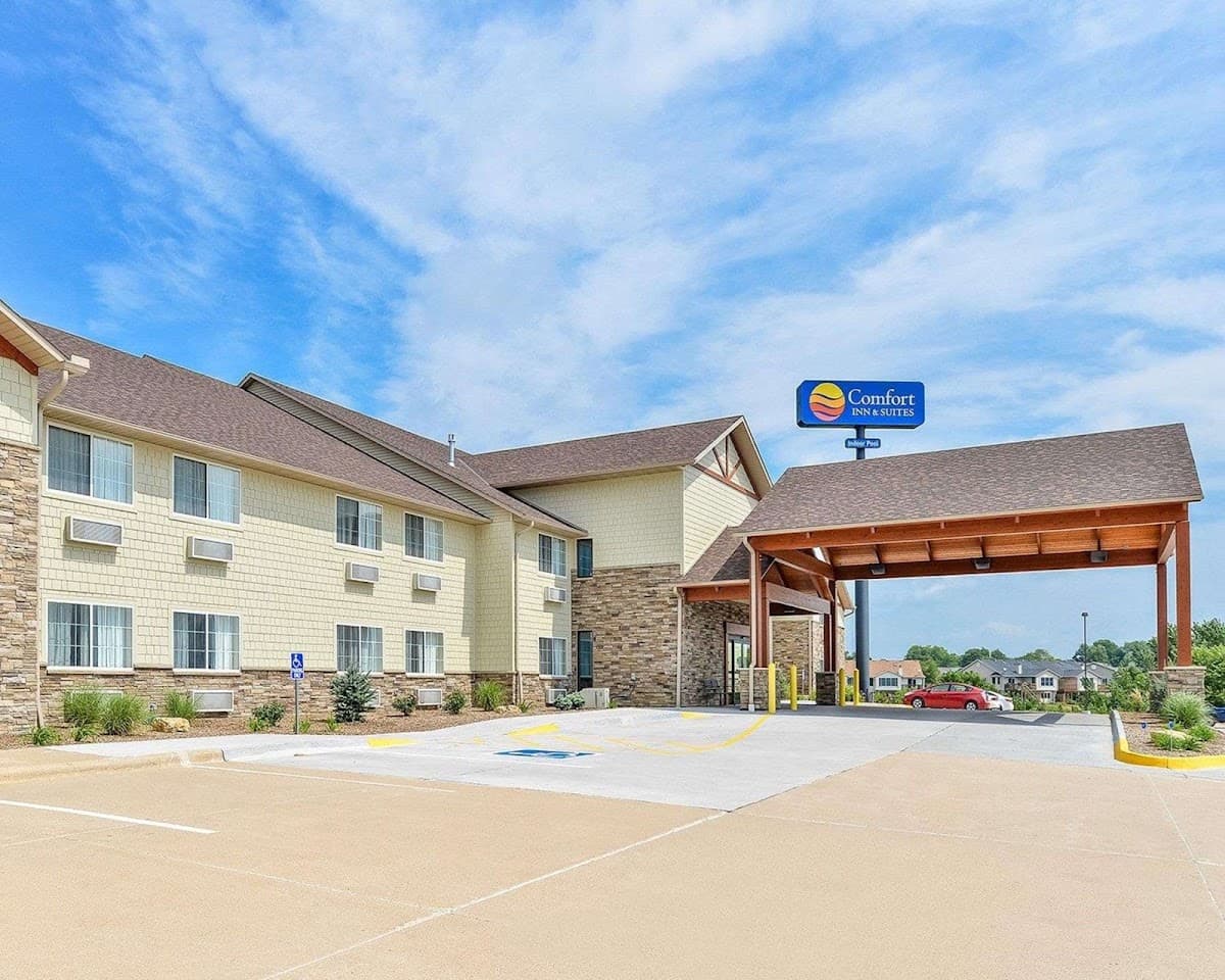 Comfort Inn & Suites Riverview near Davenport and I-80, Hotel in Le Claire