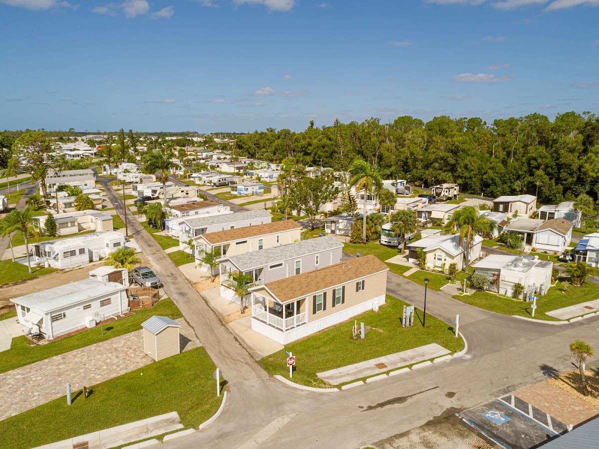 Marco Naples, Caravan Park in Lely Resort