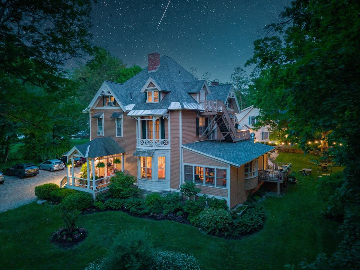 Brook Farm Inn, Bed & Breakfast in Lenox