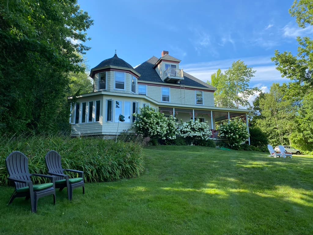 Victorian By The Sea - Maine Bed & Breakfast, Hotel in Lincolnville