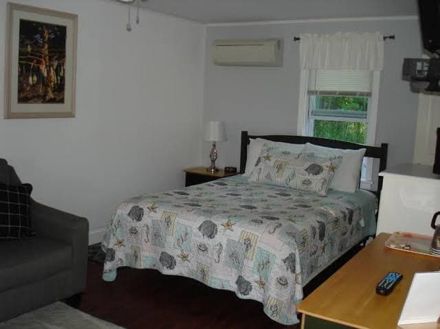 Ducktrap Motel - Queen and Twin Room - Pet-Friendly, Motel in Lincolnville