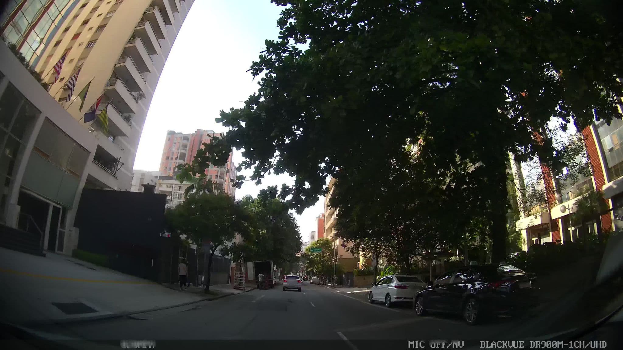 Street view near Hotel Emiliano, Jardim Paulista — © kaart_4 (CC BY-SA · Mapillary)