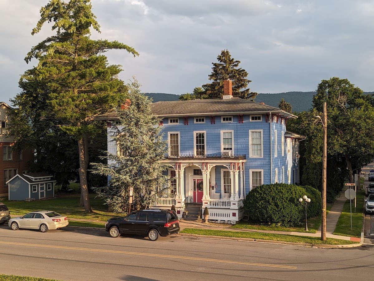 Victorian Inn Bed And Breakfast, Bed & Breakfast in Lock Haven