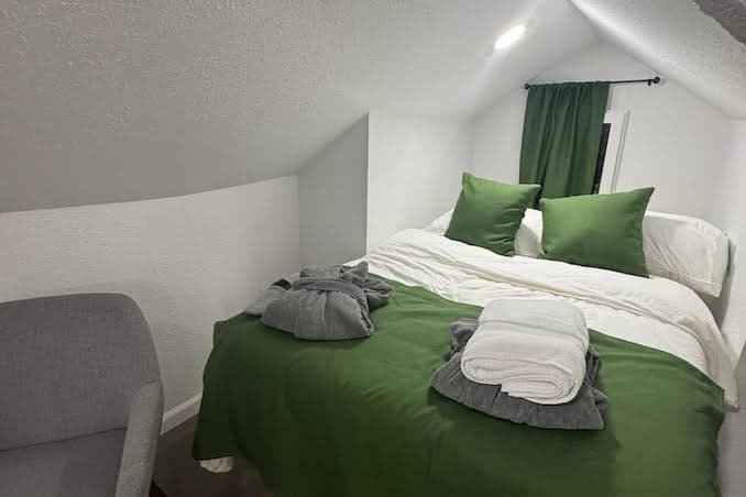 Naryn Guest house - Double Room, Courtyard View, Guesthouse in Los Angeles