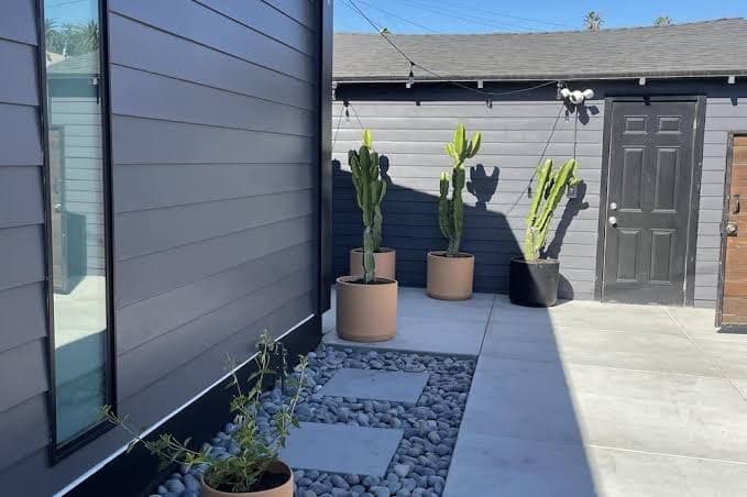 Brand New Modern private guest house studio, Guesthouse in Vermont Square