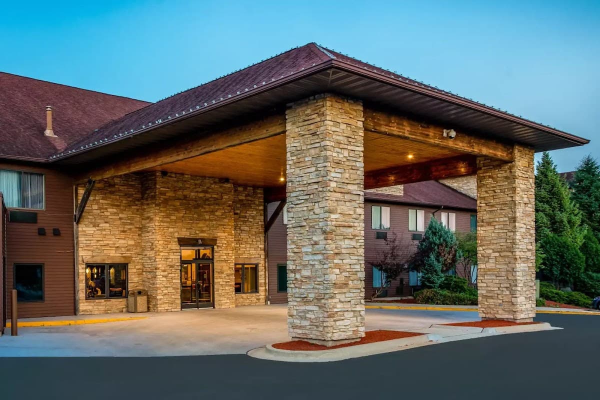 Riverview Inn & Suites, an Ascend Collection Hotel, Hotel in Loves Park