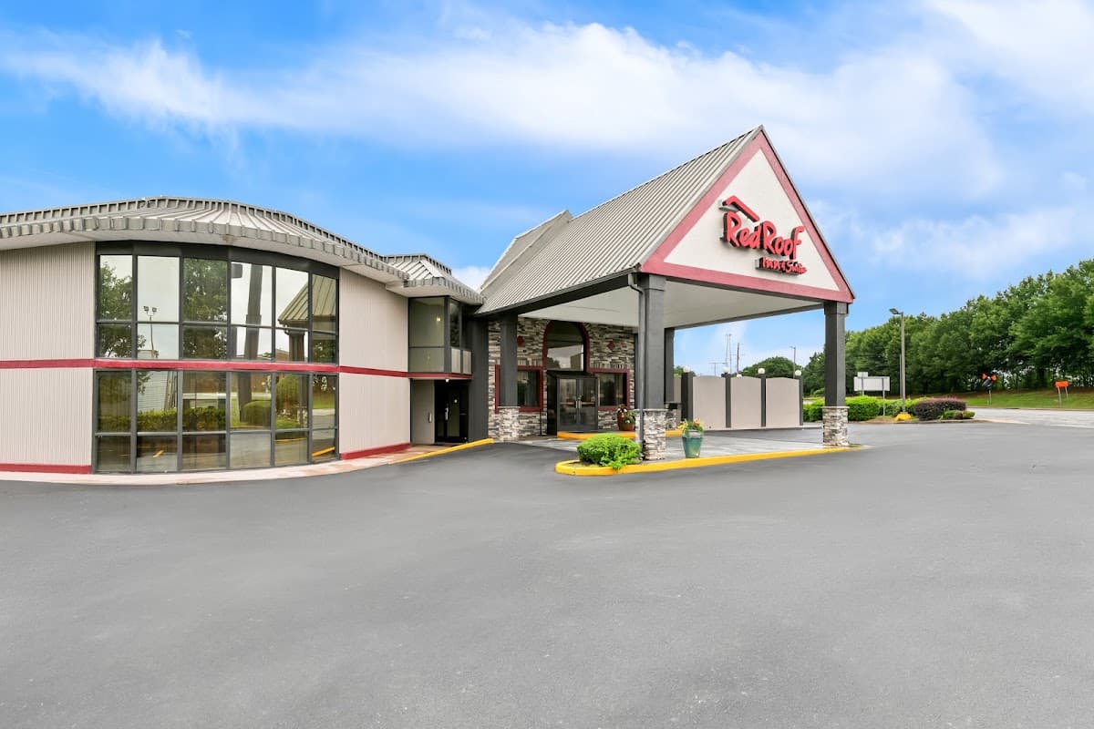 Red Roof Inn & Suites Duncan, Hotel in Lyman