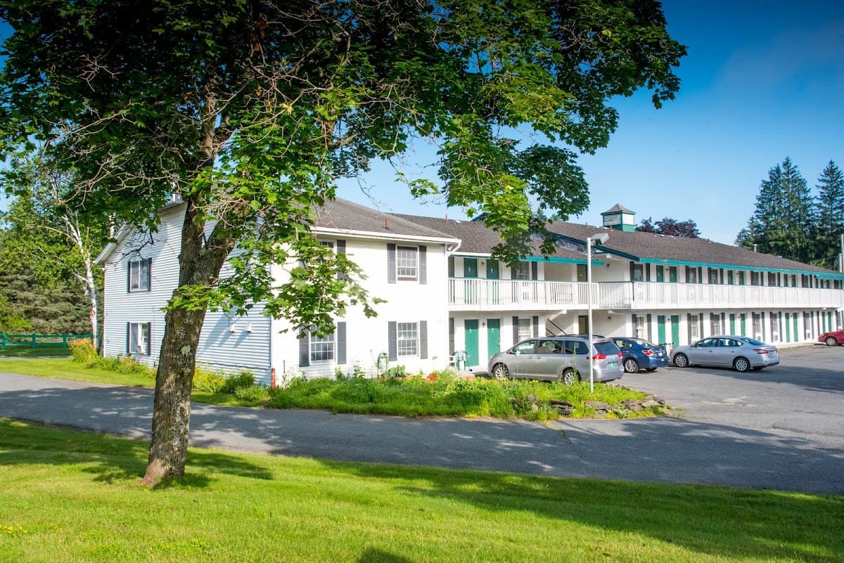 Colonnade Inn, Hotel in Lyndonville