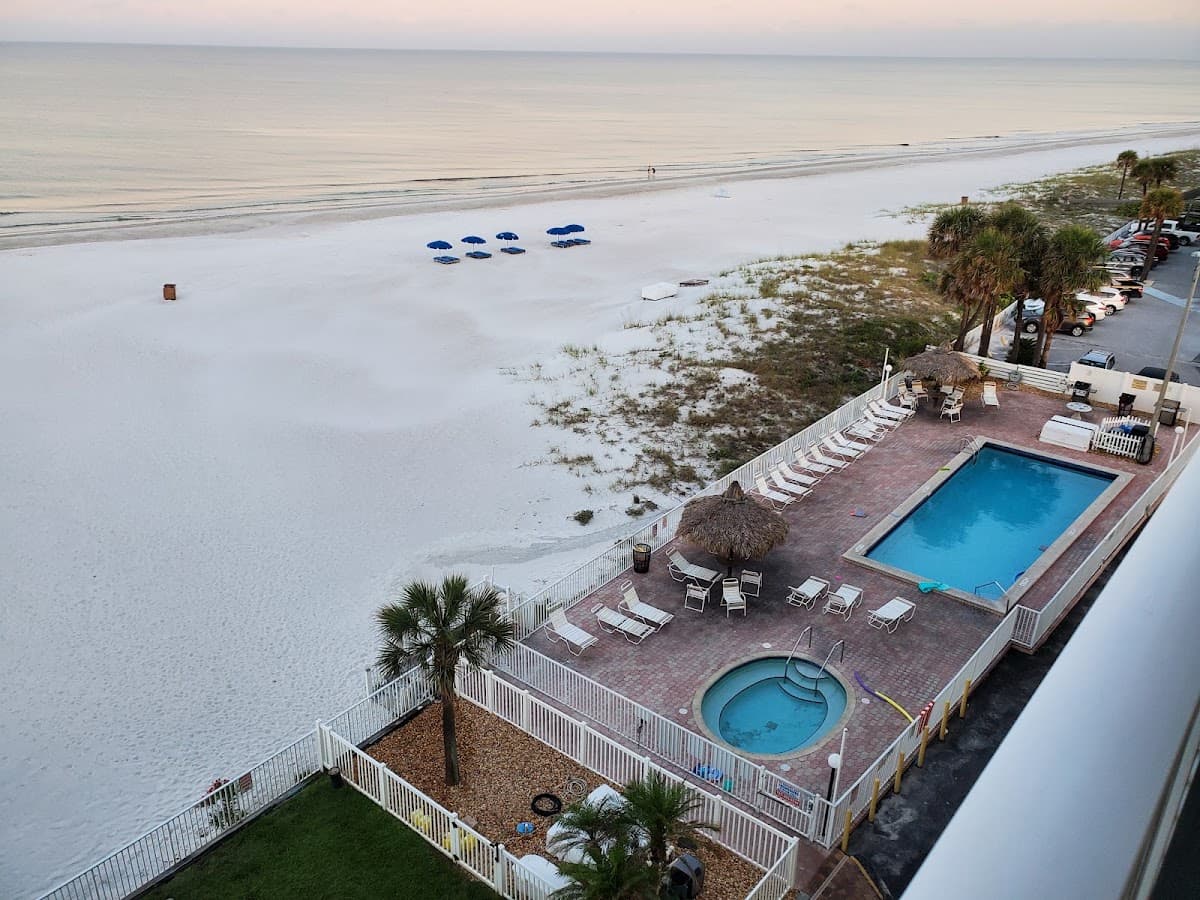 Sea Breeze Resort by TRS, Resort in Madeira Beach