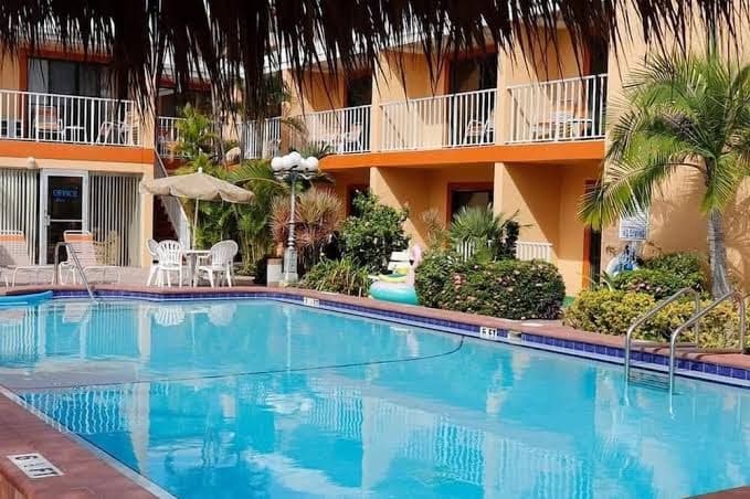 Satellite Motel - License to Chill 115, Motel in Treasure Island