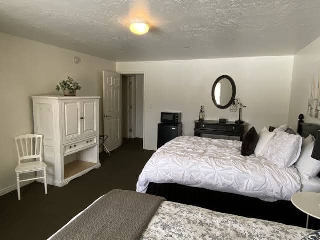 Stone Hollow, Hotel in Vernal