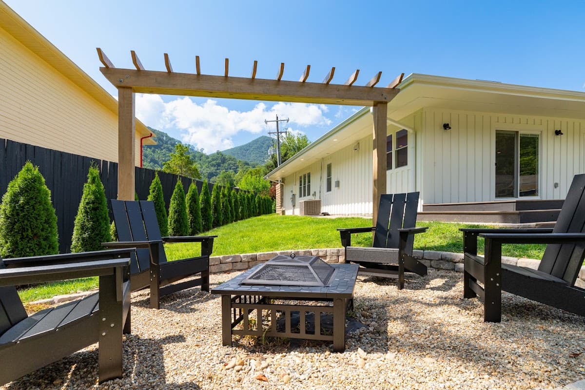 The Dogwood - Boutique Motel, Motel in Maggie Valley