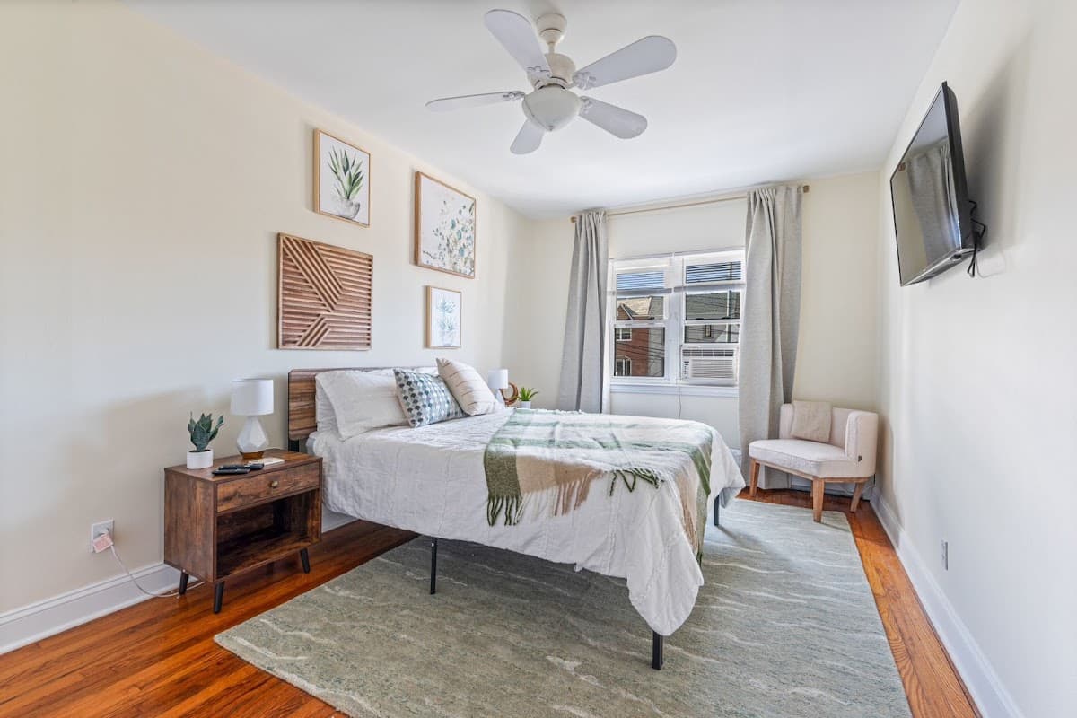 ViNYC HomeRental, Holiday Home in Steinway