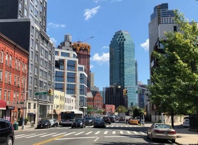 Private Bedroom in a shared 2 bedrooms apartament - 1 STOP to Manhattan and 2 STOPS Brooklyn - Apartment, Hotel in Long Island City