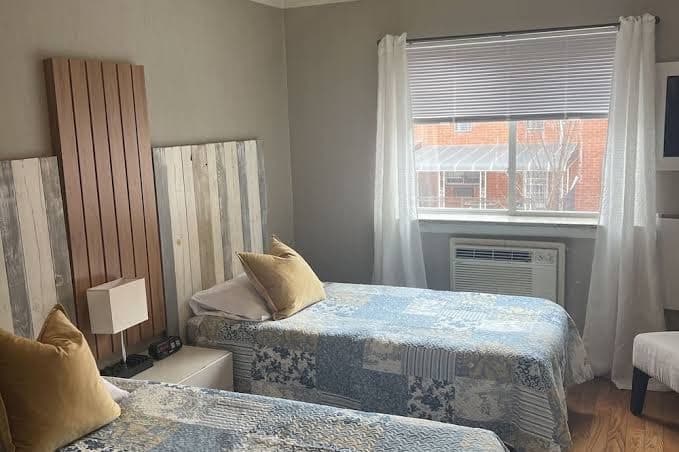 2 bedroom apartment with balcony, Hotel in Harlem