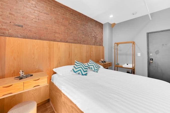 Morris Guest House - Deluxe Queen Room with Shared Bathroom - Non-Smoking, Guesthouse in Tremont