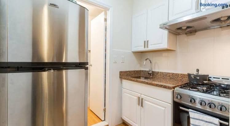 Comfortable Apartment with Workstation - Entire Place, Hotel in New York City