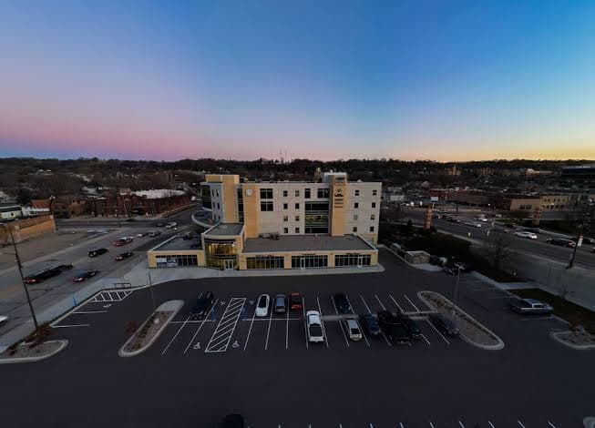 Arch + Cable, Hotel in Mankato