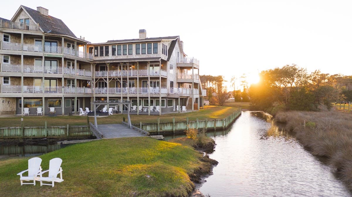 Burrus House Inn Waterfront Suites, Hotel in Manteo