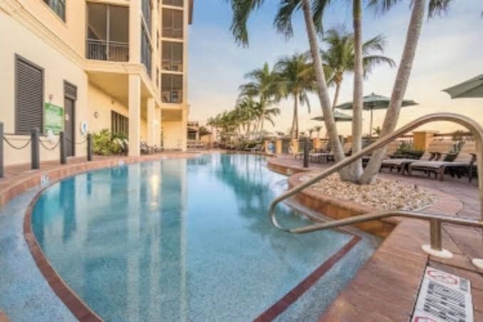 Sunset Cove Top Floor Unit in Resort Hotel over looks the beach a 1/2 mile away, Resort in Marco Island