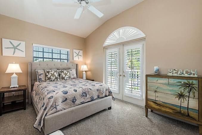 Waterfront 3BR Marco Island Home Family-Friendly Pool, Spa & Prime Location, Hotel in Marco Island