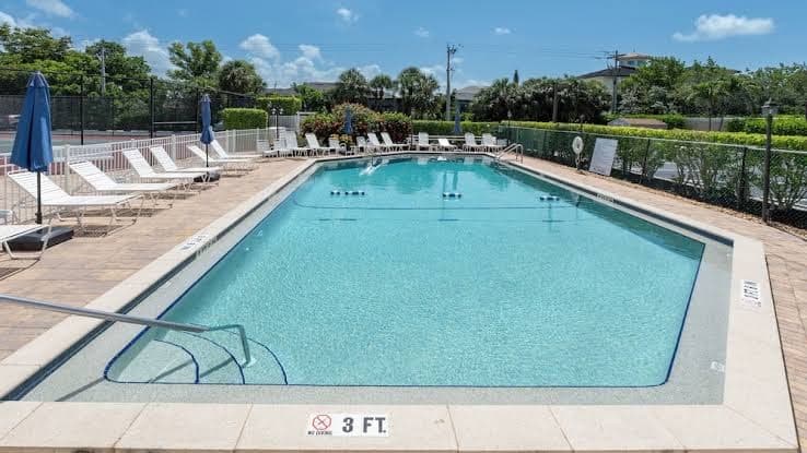 San Marco Residence 604- Across the Street from Beach, Hotels, Restaurants and Shopping! Sleeps 6!, Hotel in Marco Island