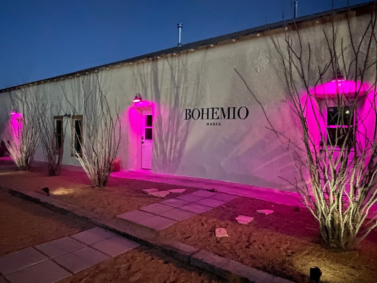 BOHEMIO Marfa | Bespoke Lodging & Paddle Club, Hotel in Marfa