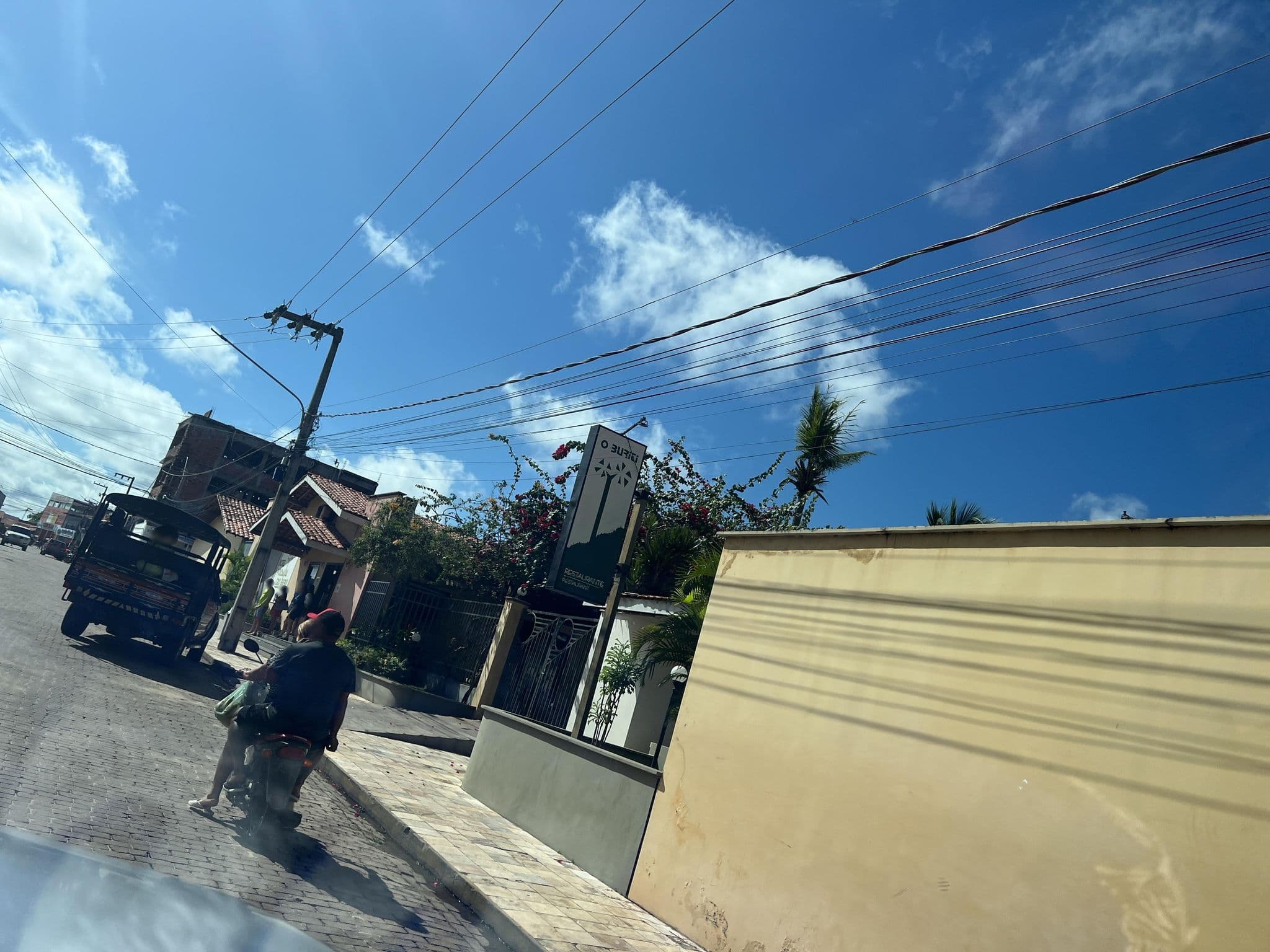Street view near Hotel e Pousada do Buriti, Barreirinhas — © jaderbavaresco (CC BY-SA · Mapillary)