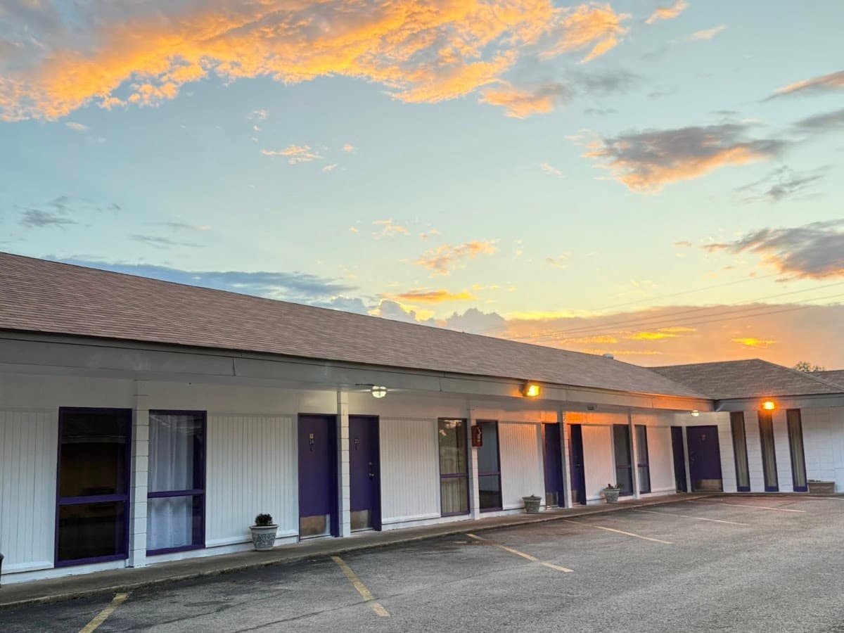 Motel Masquerade, Motel in Marksville