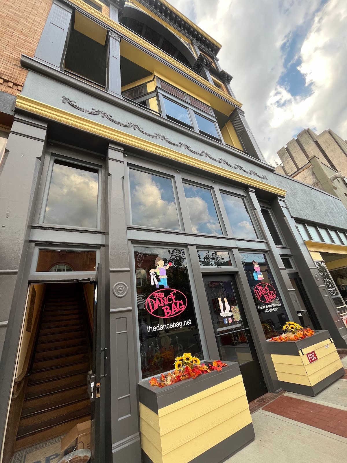 THE AVELAR, LLC, Aparthotel in Marshall