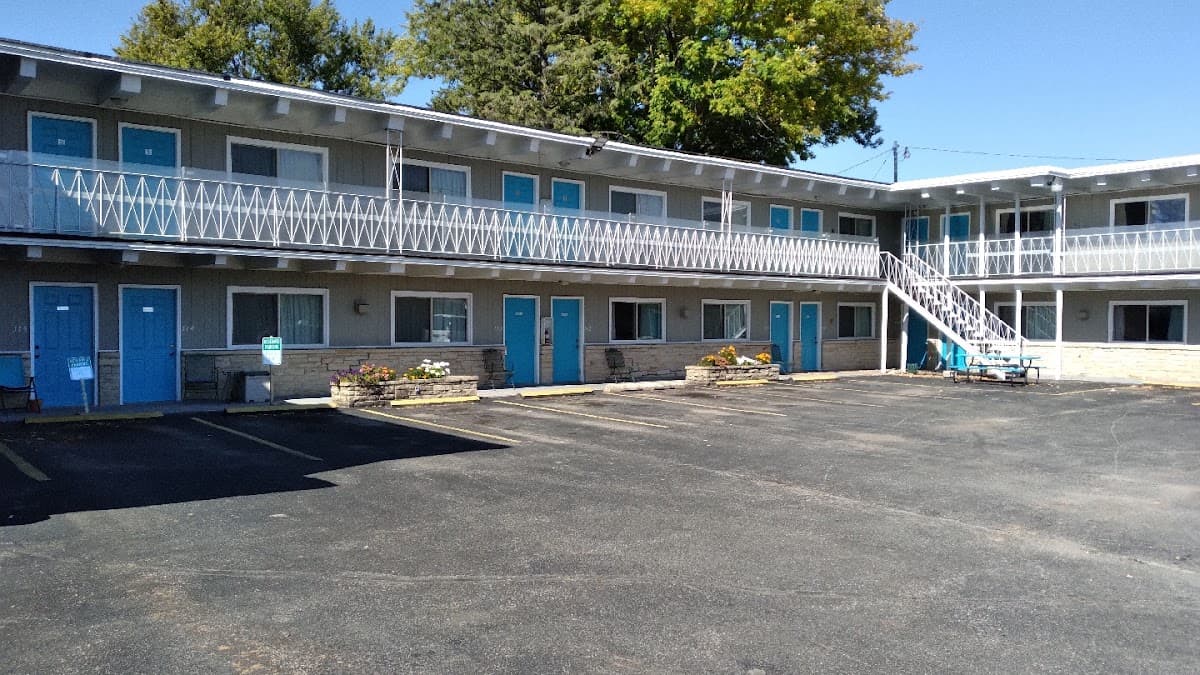 Simplicity Inn, Motel in Marshfield