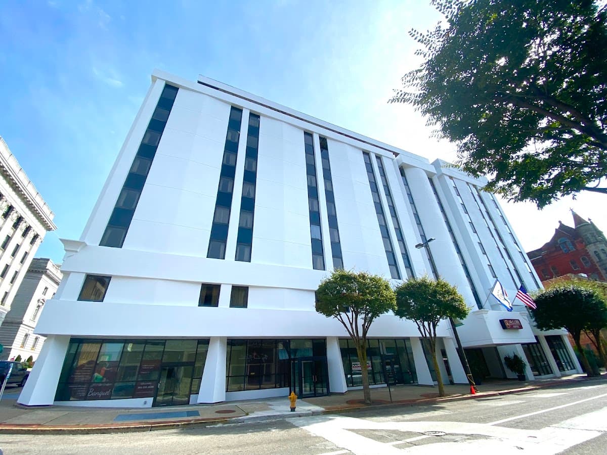 McLure Hotel and Conference Center, Hotel in Martins Ferry