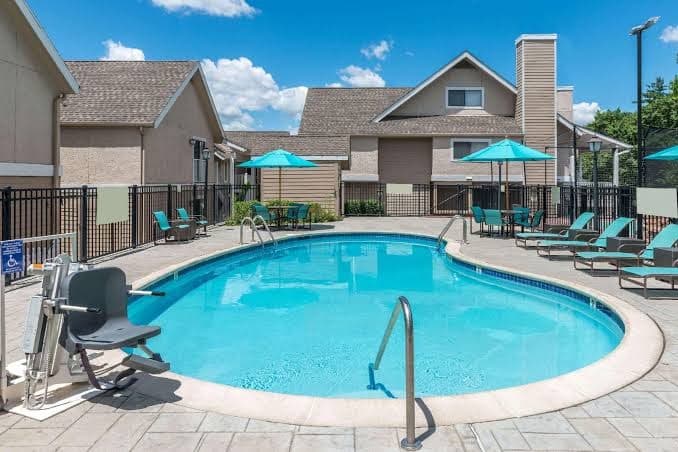 Value Suites Extended Stay - St. Louis Westport Plaza, Aparthotel in Maryland Heights