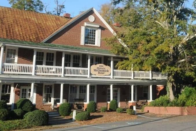 Near Augusta: Experience Historic Hotel Charm, Boutique Country Luxe-8 bedrooms, Hotel in McCormick