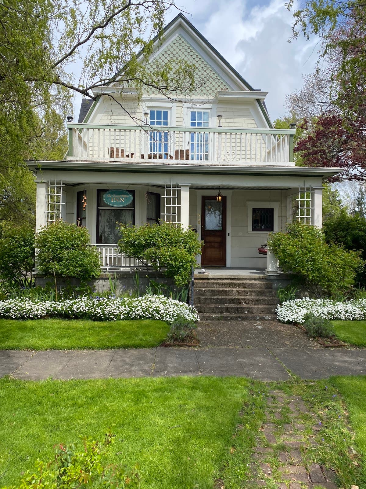 The Twisted Willow Inn, Bed & Breakfast in McMinnville