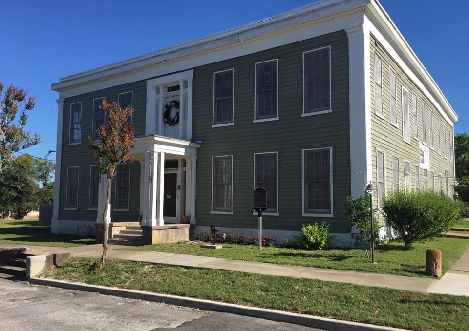 The Haunted Magnolia Hotel Bed and Breakfast and Ghost Tours, Bed & Breakfast in Seguin