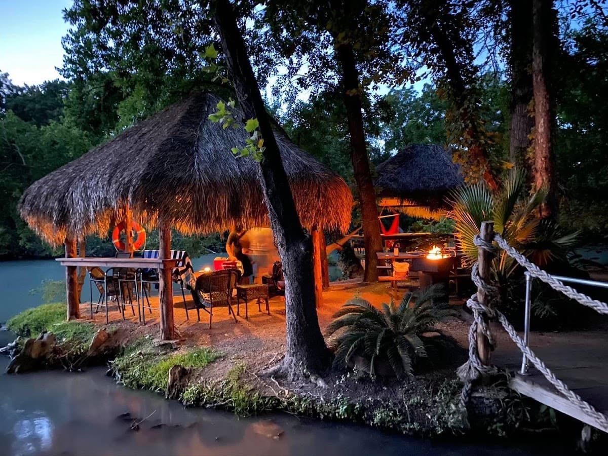 Son's Island Getaways, Holiday Home in McQueeney