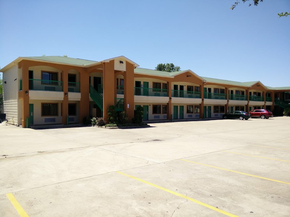 Budget Garden Suites, Hotel in Meadows Place