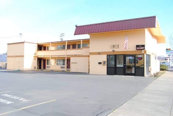 Signature Inn Medford Downtown, Hotel in Medford