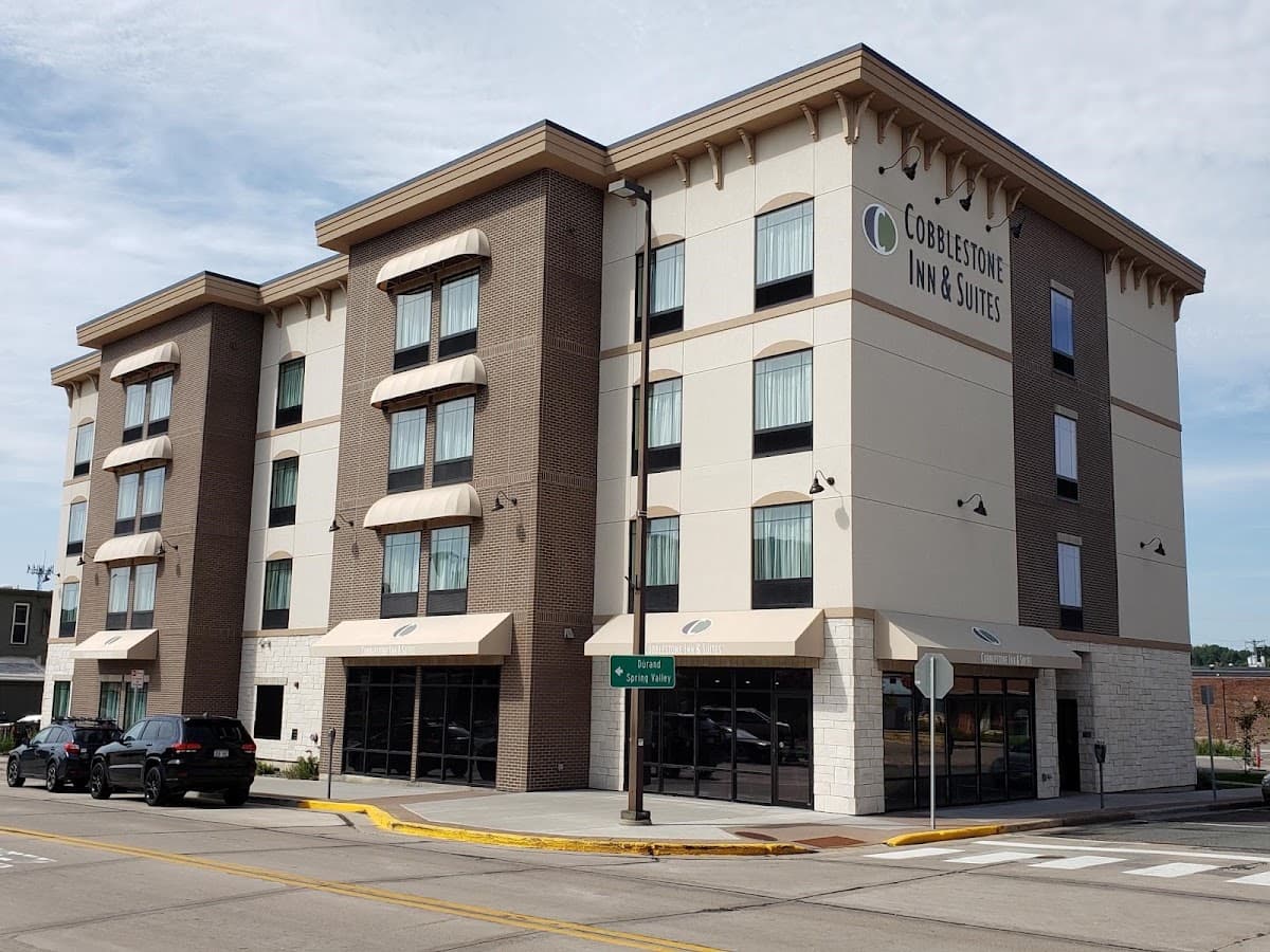 Cobblestone Inn & Suites at UW Stout Downtown Menomonie, Hotel in Menomonie