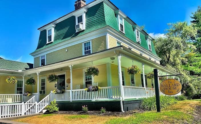 Ballard House Inn, Bed & Breakfast in Meredith