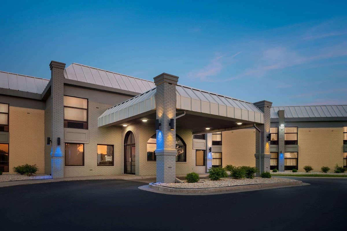 Days Inn & Suites by Wyndham Merrillville, Hotel in Merrillville