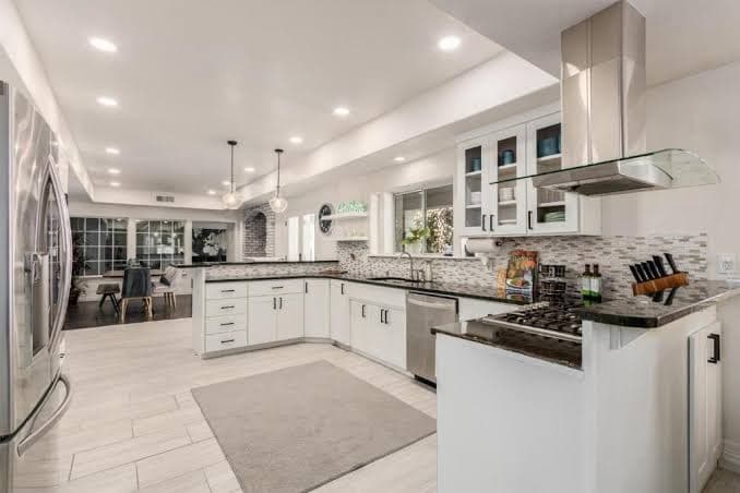 Hotel Homes - The Gatsby Villa - Eight-Bedroom Holiday Home, Holiday Home in Mesa