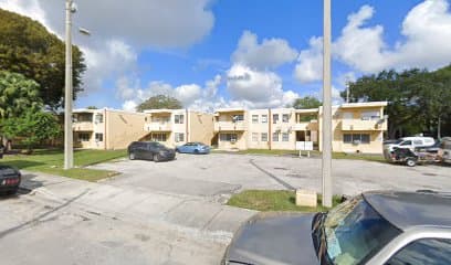 Micheal issacs GDUB FAMILY, Motel in Allapattah